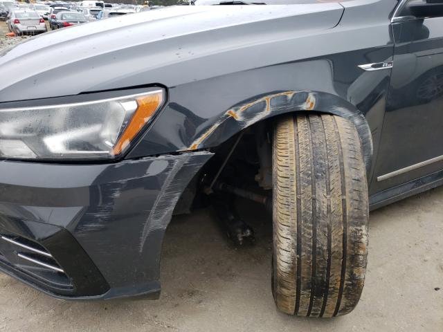 2017 VOLKSWAGEN PASSAT R-L 1VWDT7A32HC018310