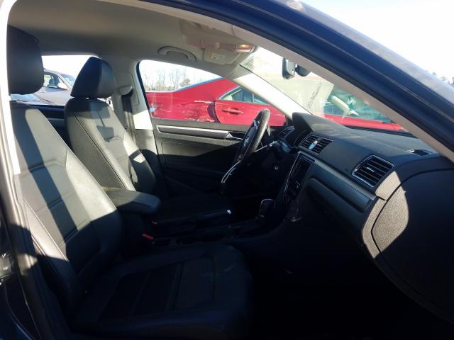 2017 VOLKSWAGEN PASSAT R-L 1VWDT7A35HC084849