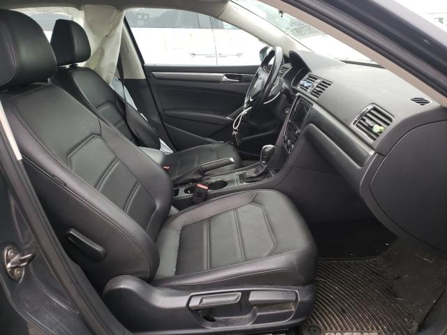 2017 VOLKSWAGEN PASSAT R-L 1VWDT7A32HC018310