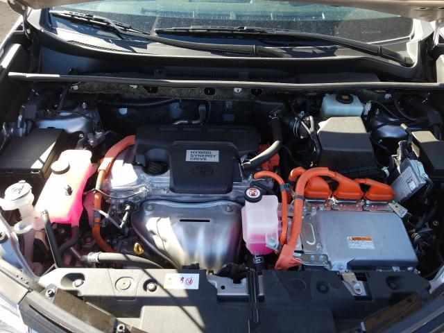 2018 TOYOTA RAV4 HV LE JTMRJREV8JD174714