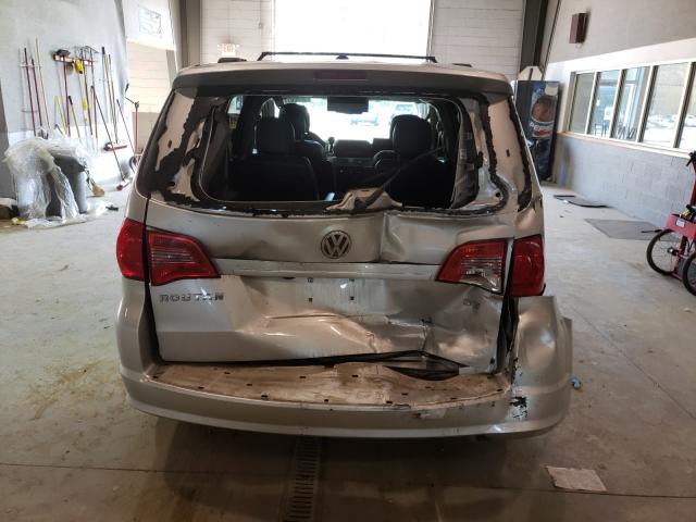 2011 VOLKSWAGEN ROUTAN 2V4RW3DG4BR684211