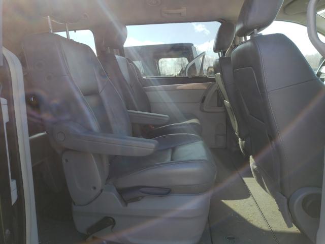 2010 VOLKSWAGEN ROUTAN SE 2V4RW3D17AR231372
