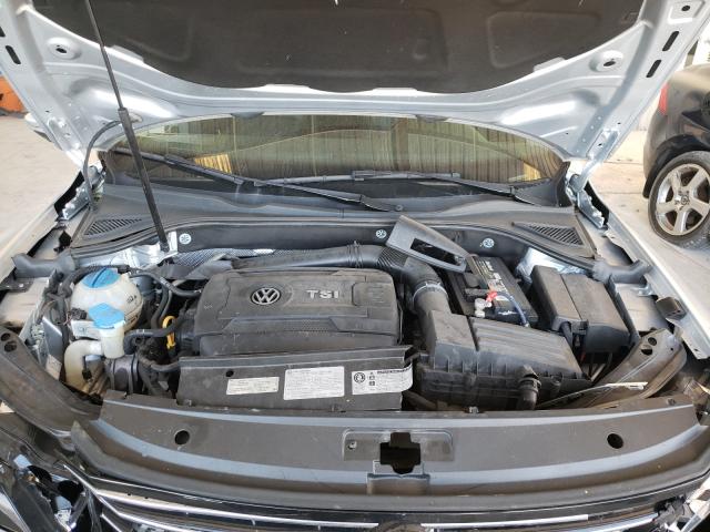 2017 VOLKSWAGEN PASSAT R-L 1VWDT7A32HC038850