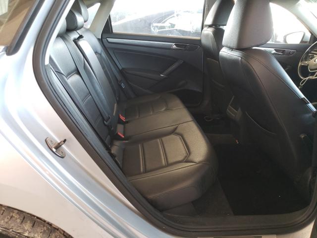 2017 VOLKSWAGEN PASSAT R-L 1VWDT7A32HC038850