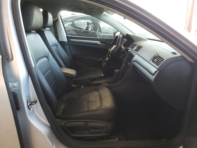 2017 VOLKSWAGEN PASSAT R-L 1VWDT7A32HC038850
