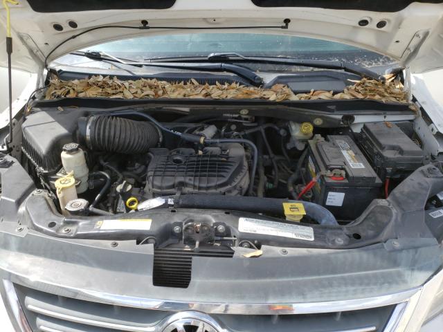 2011 VOLKSWAGEN ROUTAN SE 2V4RW3DGXBR717972