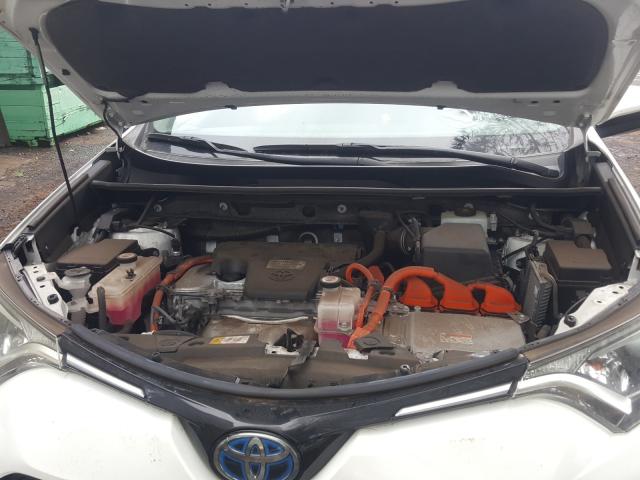 2017 TOYOTA RAV4 HV LE JTMRJREV7HD072184