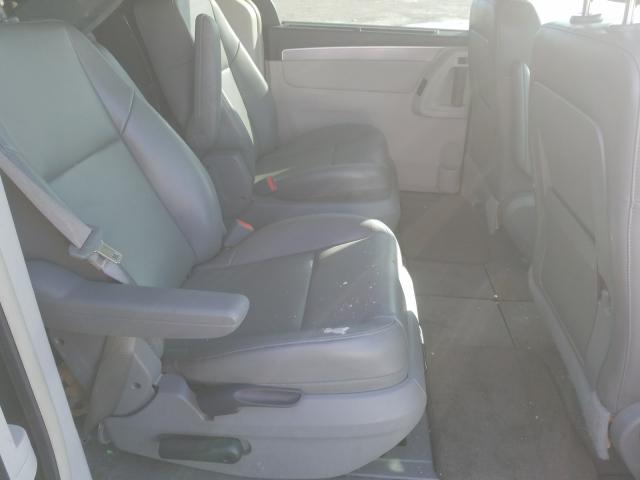 2011 VOLKSWAGEN ROUTAN SE 2V4RW3DG5BR643439