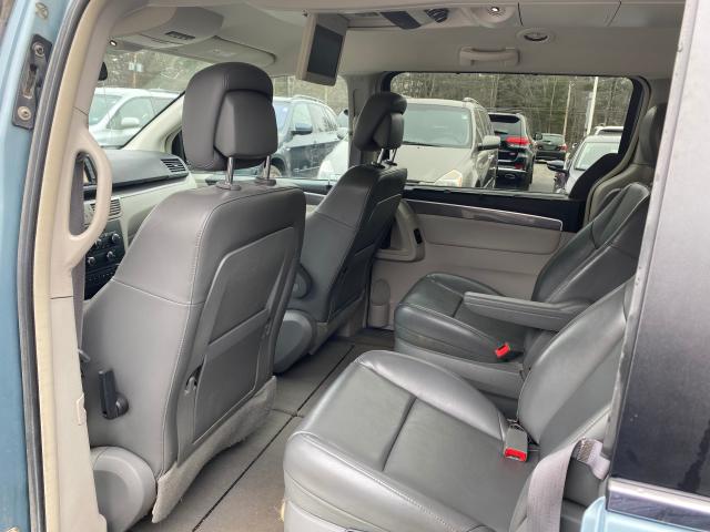 2010 VOLKSWAGEN ROUTAN SE 2V4RW3D16AR268302