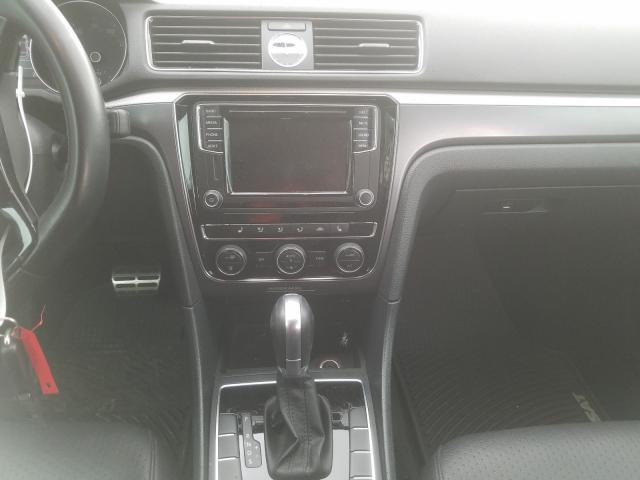 2017 VOLKSWAGEN PASSAT R-L 1VWDT7A32HC048441