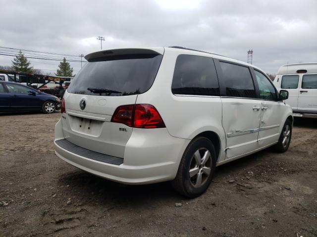 2011 VOLKSWAGEN ROUTAN SEL 2V4RW5DG8BR658464