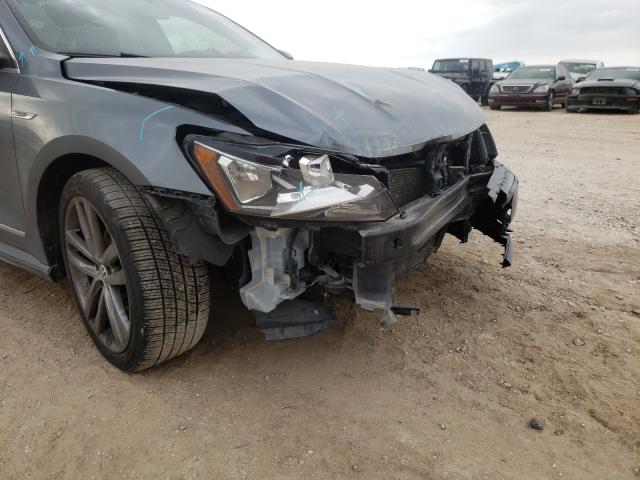 2017 VOLKSWAGEN PASSAT R-L 1VWDT7A32HC025287