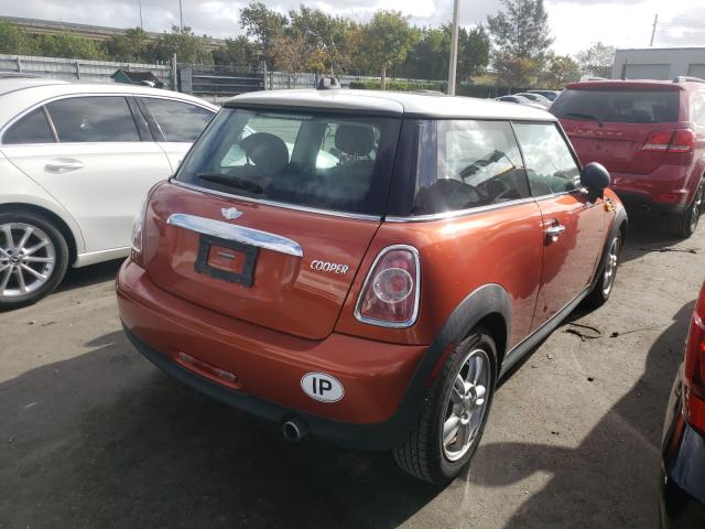 2011 MINI COOPER WMWSU3C55BTX95776