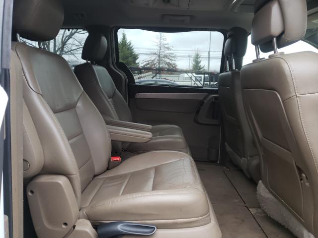 2011 VOLKSWAGEN ROUTAN SEL 2V4RW5DG8BR658464