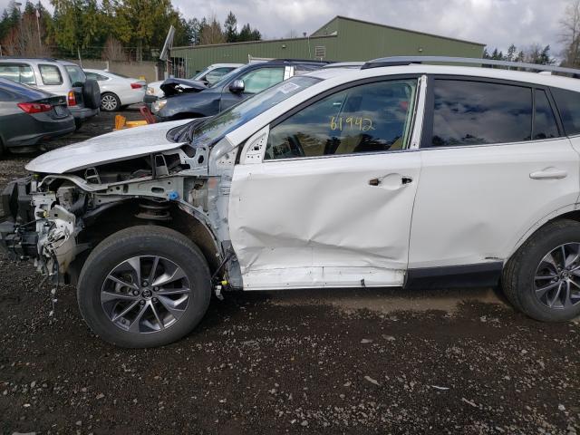 2017 TOYOTA RAV4 HV LE JTMRJREV0HD122228