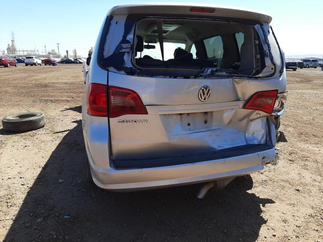 2010 VOLKSWAGEN ROUTAN SE 2V4RW3D14AR333079
