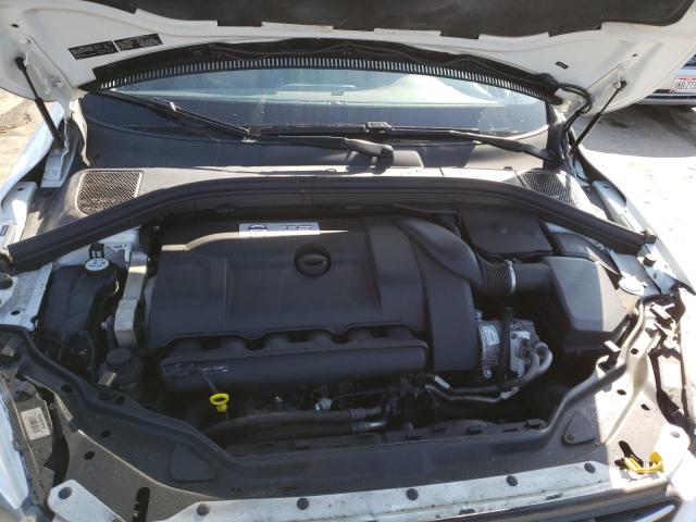 2015 VOLVO XC60 T6 PR YV4902RC5F2585863