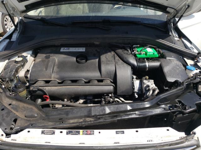 2015 VOLVO XC60 T6 PR YV4902RKXF2647944