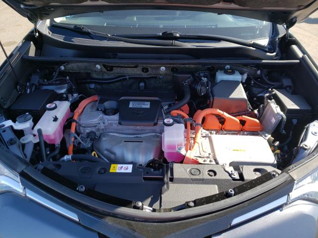 2018 TOYOTA RAV4 HV LE JTMRJREV1JD196053