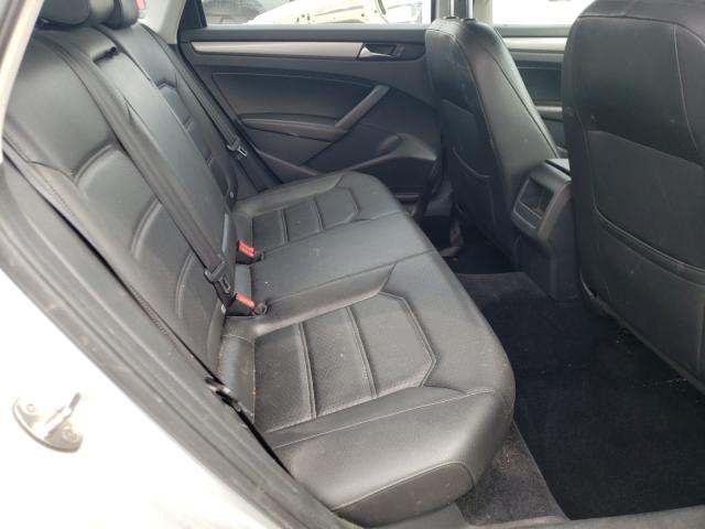 2015 VOLKSWAGEN PASSAT S 1VWAS7A32FC018844