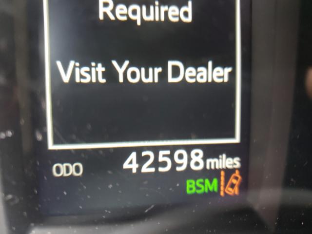 2018 TOYOTA RAV4 SE JTMJFREV8JD239625