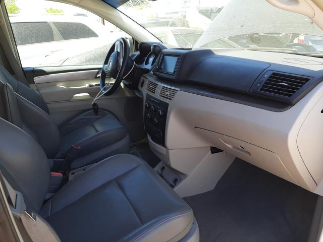 2011 VOLKSWAGEN ROUTAN SE 2V4RW3DG1BR670606