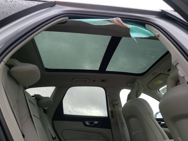 2018 VOLVO XC60 T5 MO YV4102RK3J1065776