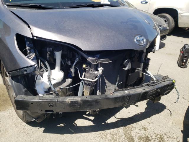 2017 TOYOTA SIENNA SE 5TDXZ3DC7HS801494