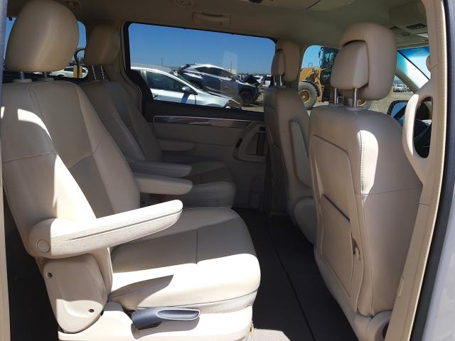 2010 VOLKSWAGEN ROUTAN SE 2V4RW3D11AR281703