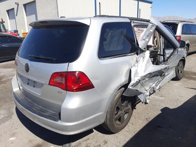 2011 VOLKSWAGEN ROUTAN SE 2V4RW3DG0BR670077