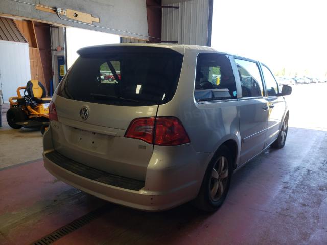 2010 VOLKSWAGEN ROUTAN SE 2V4RW3D11AR272564