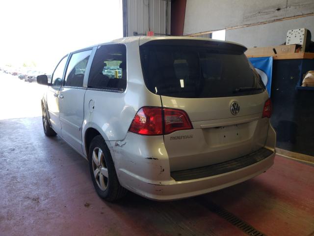 2010 VOLKSWAGEN ROUTAN SE 2V4RW3D11AR272564
