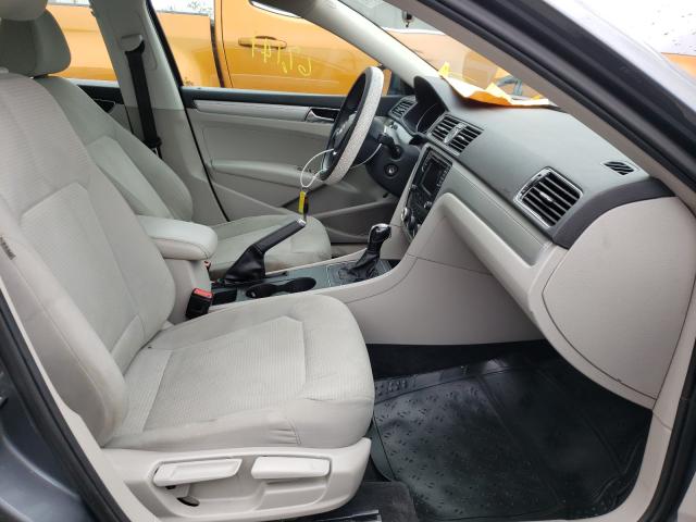 2017 VOLKSWAGEN PASSAT S 1VWAT7A3XHC046021