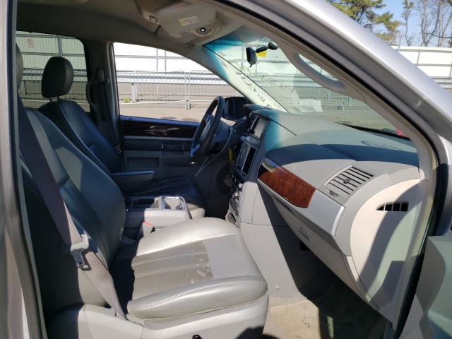 2010 CHRYSLER TOWN & COU 2A4RR5D17AR126449