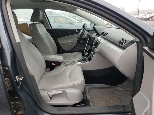 2010 VOLKSWAGEN PASSAT KOM WVWJM7AN7AE071888