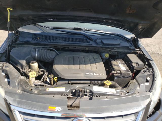 2011 VOLKSWAGEN ROUTAN SEL 2V4RW5DG8BR643110
