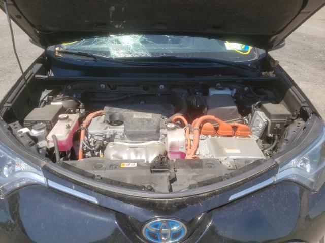 2018 TOYOTA RAV4 HV LE JTMRJREV7JD213194