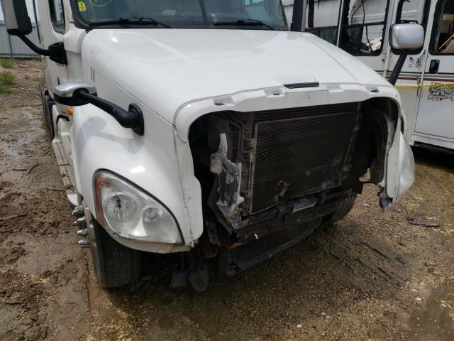 Lot #2454845712 2015 FREIGHTLINER CASCADIA 1 salvage car
