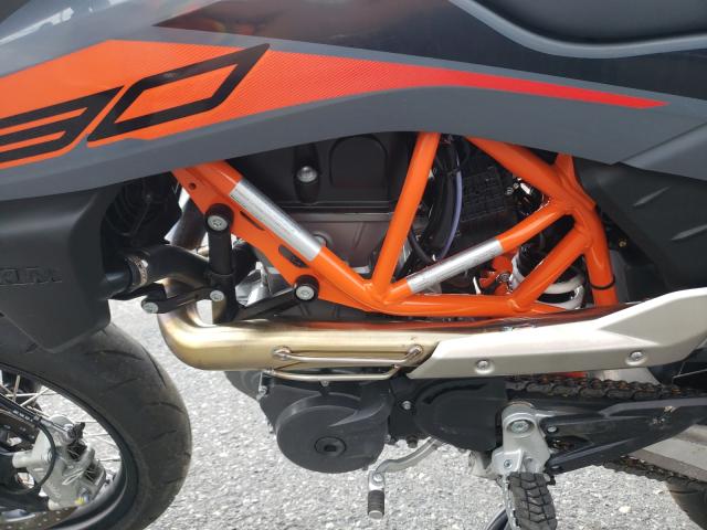 2021 KTM 690 SMC R VBKLSV402MM709105