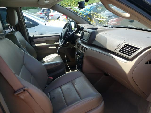 2011 VOLKSWAGEN ROUTAN SEL 2V4RW5DG8BR643110