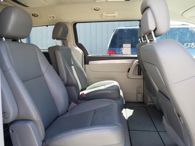 2011 VOLKSWAGEN ROUTAN SE 2V4RW3DG2BR718016