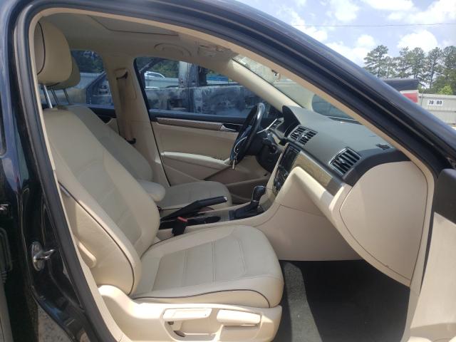 2017 VOLKSWAGEN PASSAT 1VWBT7A38HC008890