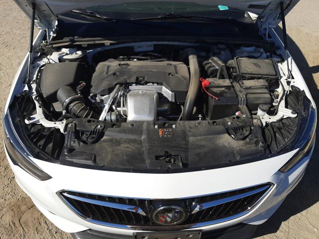2018 BUICK REGAL ESSE W04GP6SX4J1064118