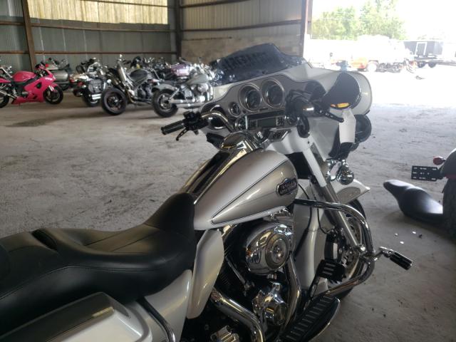 2009 HARLEY-DAVIDSON FLHTCU 1HD1FC4389Y631858