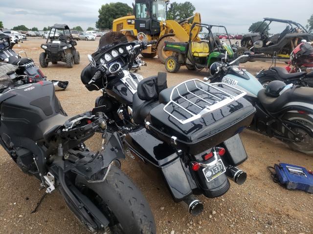 2019 HARLEY-DAVIDSON FLHX 1HD1KBC13KB668928
