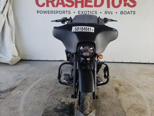 2011 HARLEY-DAVIDSON FLHX 1HD1KBM12BB657899