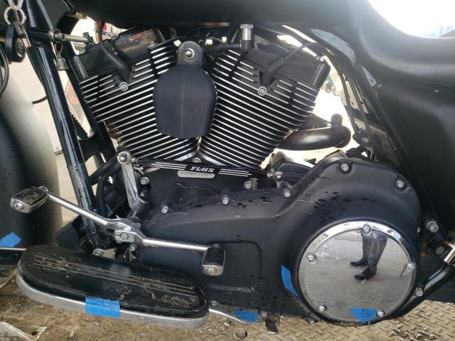 2011 HARLEY-DAVIDSON FLHX 1HD1KBM12BB657899