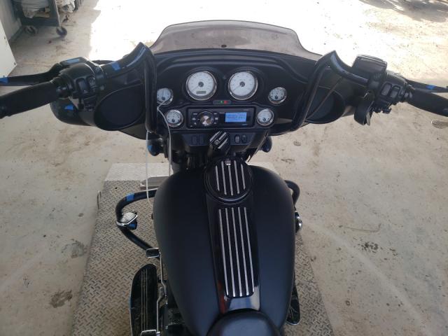 2011 HARLEY-DAVIDSON FLHX 1HD1KBM12BB657899