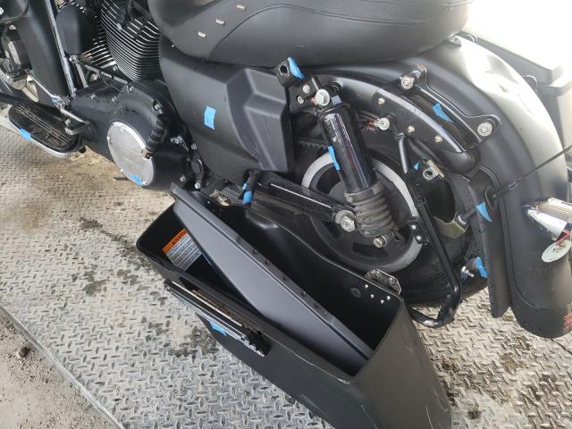 2011 HARLEY-DAVIDSON FLHX 1HD1KBM12BB657899