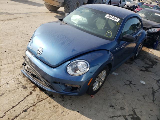 3VWF17AT5HM625203 Volkswagen Beetle 2017. Фото: 1